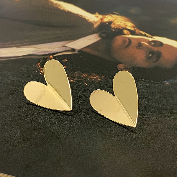 Brinco Coração de Chapa Folheada a Ouro