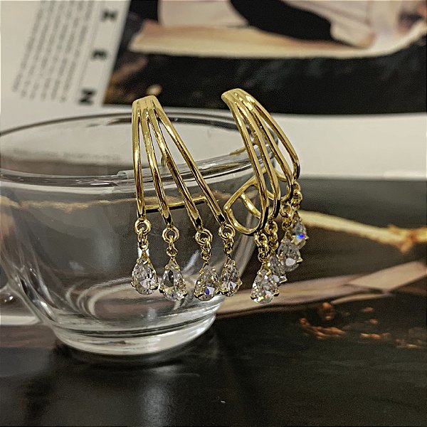 Brinco Ear Hook 4 Fios com Zircônias Penduradas Folheado a Ouro