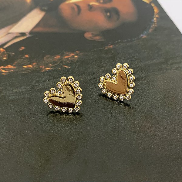 Brinco Coração Liso com Zircônias Cravejadas Folheado a Ouro