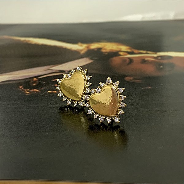 Brinco Coração com Zircônias Cravejadas Folheado a Ouro