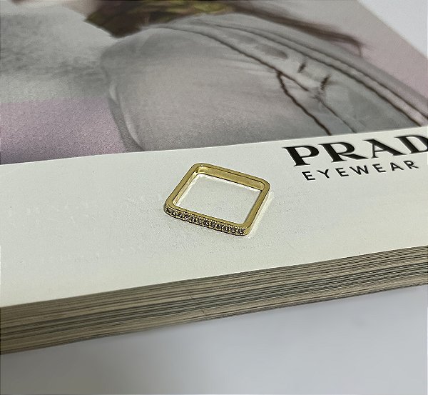 Anel Aparador Quadrado Cravejado com Zircônias Folheado a Ouro