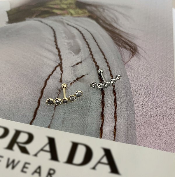 Piercing de Orelha em Aço Cirúrgico Modelo Meia Lua com 5 Zircônias em Cravação Inglesa