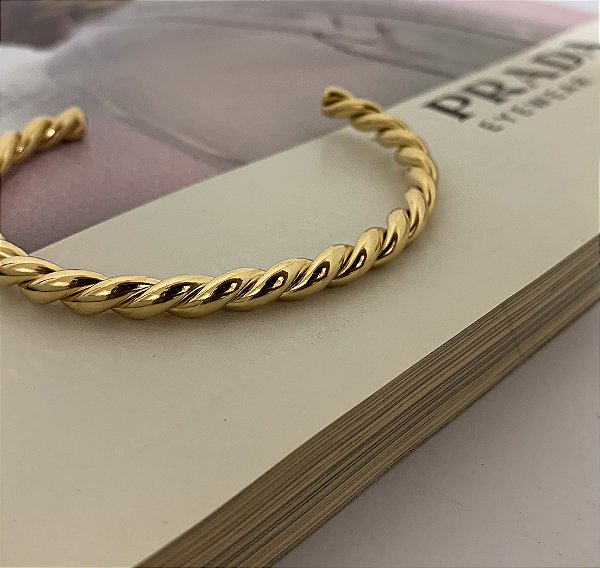 Bracelete com Fio Torcido Folheado a Ouro