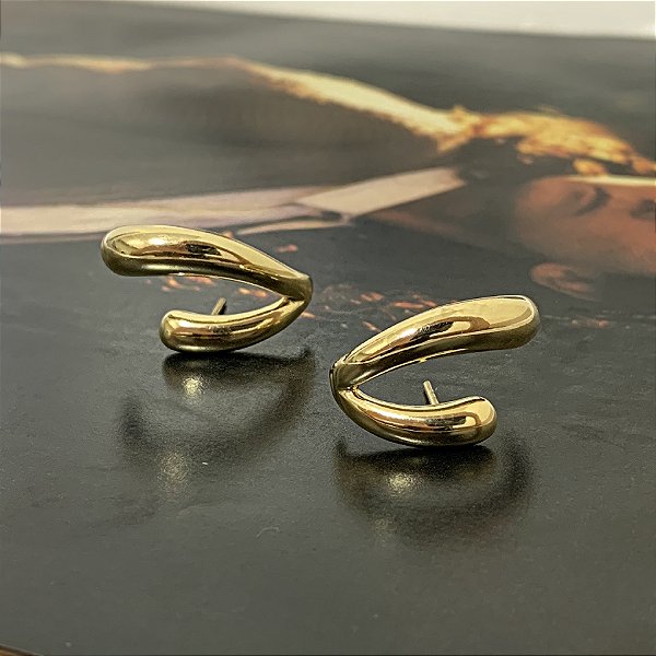 Brinco Ear Hook Folheado a Ouro