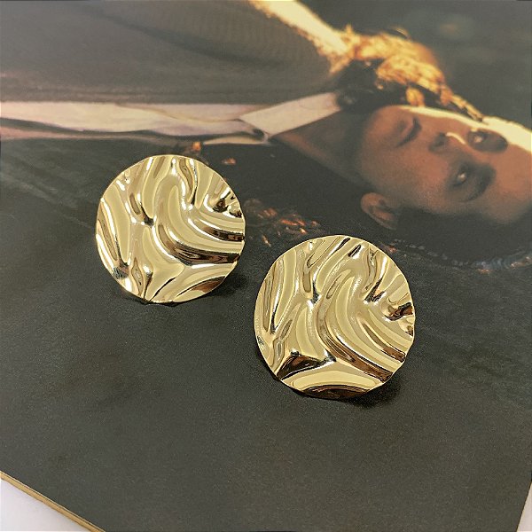 Brinco Chapa Redonda Martelada Folheado a Ouro