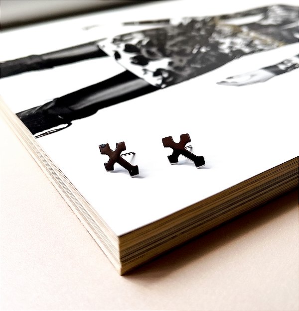 Brinco de Cruz em Aço Inox