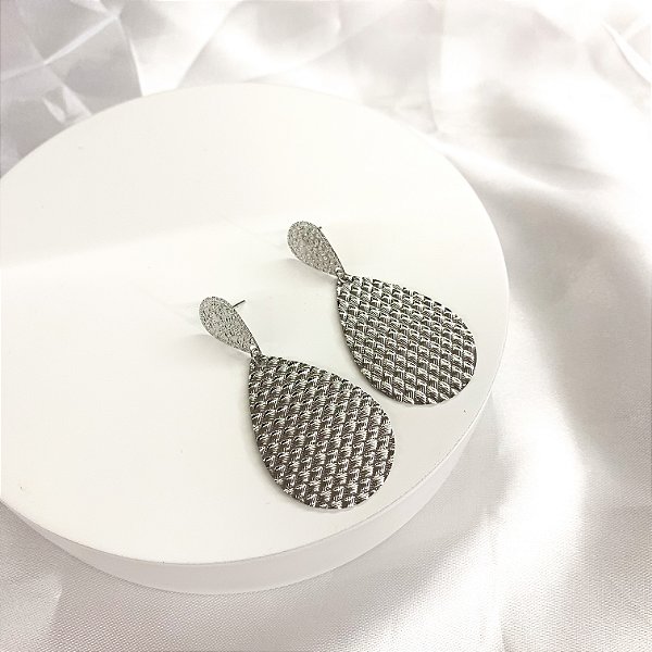 Brinco de Gota Trabalhada em Aço Inox