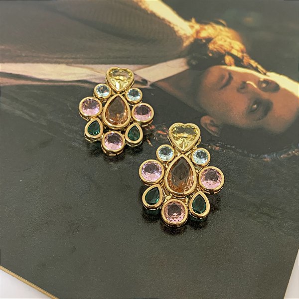 Brinco Coração com Pedrarias em Zircônia Folheado a Ouro