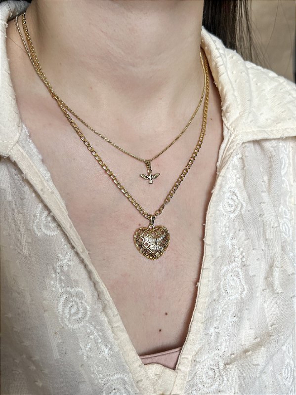 Colar Pingente de Coração com Espírito Santo Cravejado Folheado a Ouro