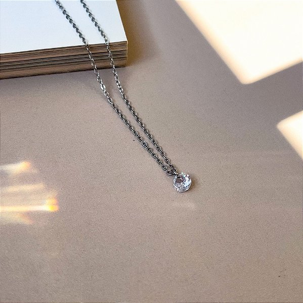 Colar com Ponto de Luz com Pedra de Zircônias em Aço Inox