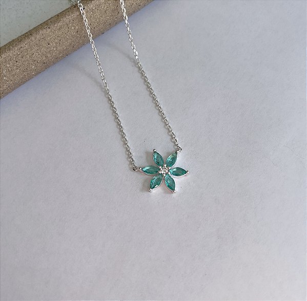 Colar de Flor Azul em Prata 925