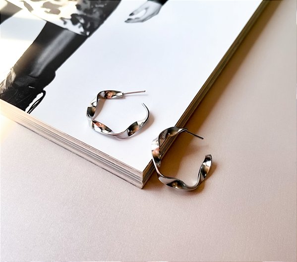 Argola Twisted em Aço Inox