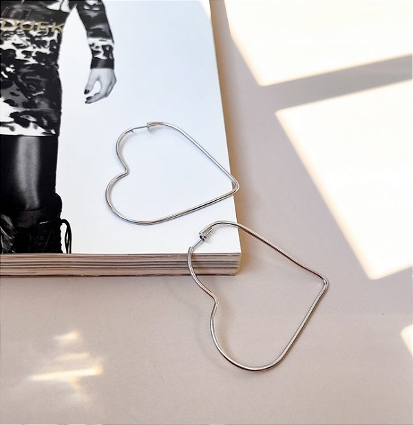 Argola de Coração com Fio Redondo 5mm em Aço Inox