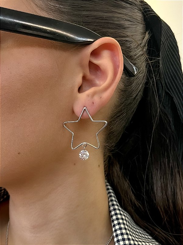 Brinco de Estrela Vazada com Zircônia de 6mm em Aço Inox