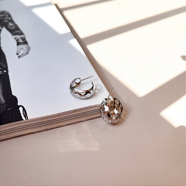 Argola Chapa Quadriculada Vazada 1,5cm em Aço Inox