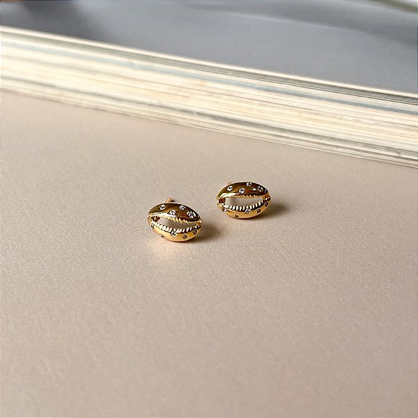 Brinco de Búzio Cravejado com Zircônias Folheado a Ouro