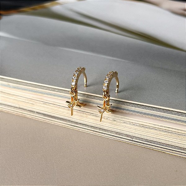 Argola Cravejada com Pingente de Fé Folheada a Ouro