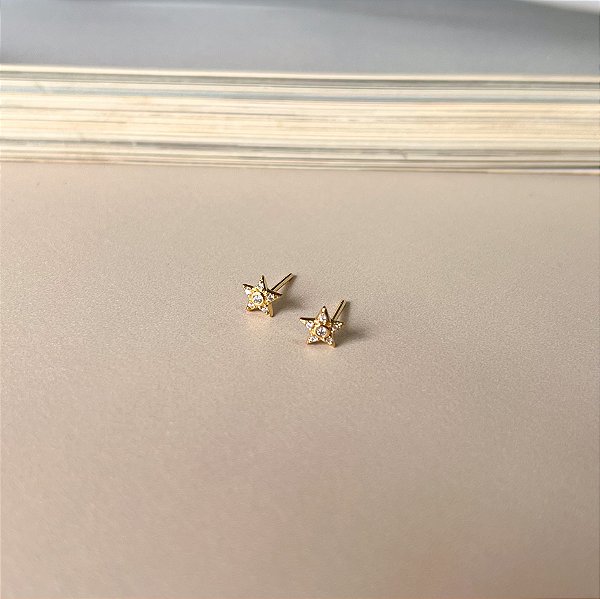 Brinco Estrela Cravejada com Microzircônias Folheada a Ouro