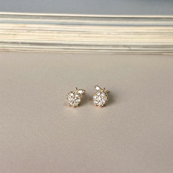 Brinco de Maçã Cravejado com Microzircônias Folheado a Ouro