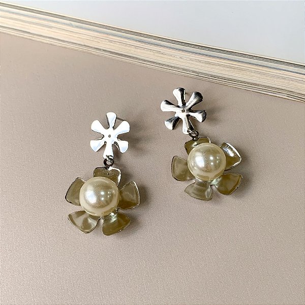 Brinco de Flor com Pérola em Aço Inox