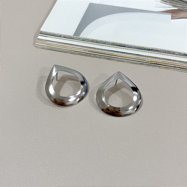 Brinco Gota Vazada em Aço Inox