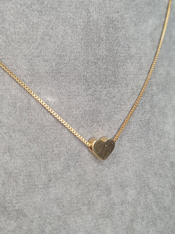 Colar com pingente de coração banhado a ouro