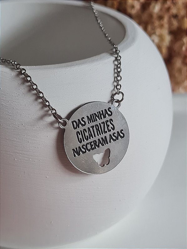 Colar com frase e borboleta em aço inox