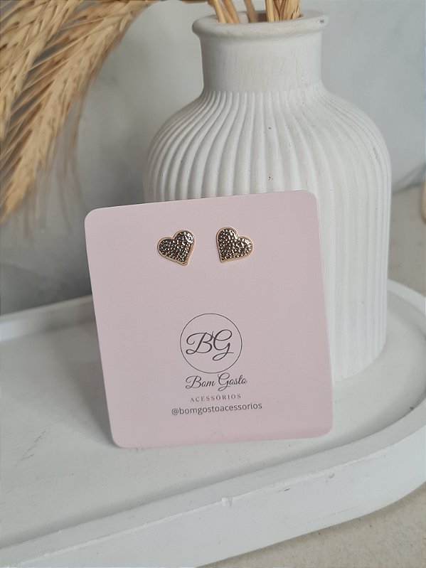 Brinco de coração texturizado dourado