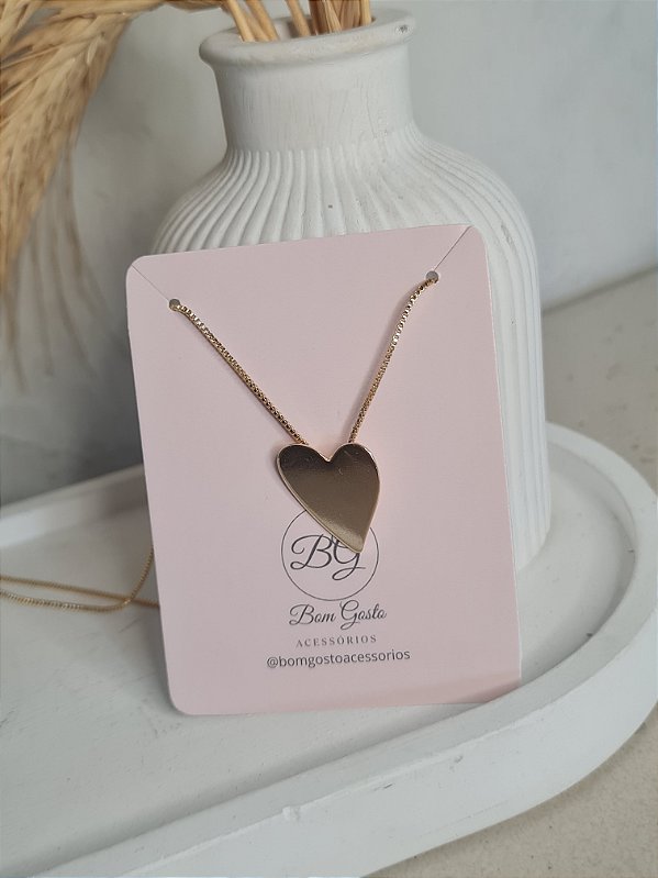 Colar com pingente de coração dourado
