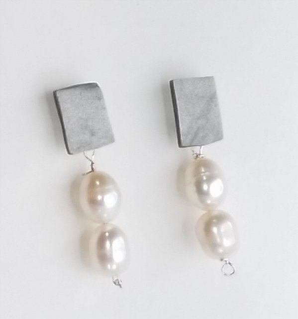 Brinco Pérolas base prateada