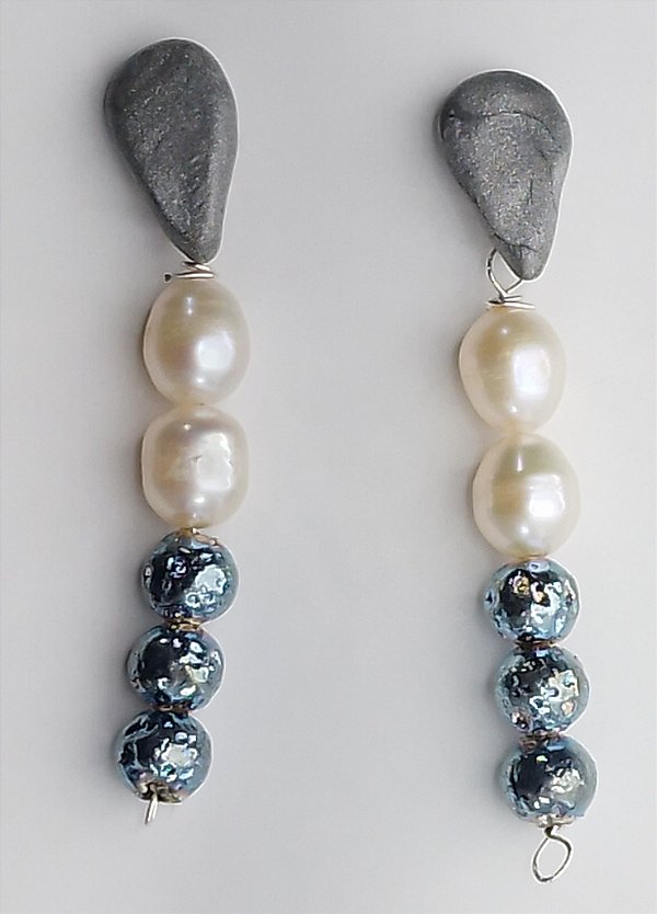 Brinco Gota Perola e Pedra Vulcanica