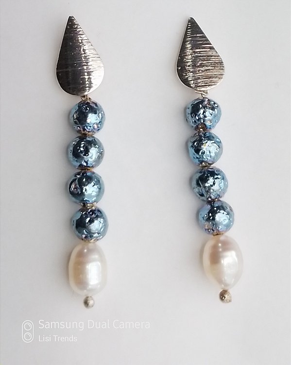 Brinco Prata escovada Pedra Vulcanica e Perola