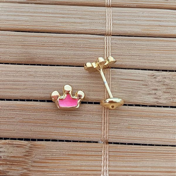 Brinco Banhado a Ouro Infantil Coroa Resina Rosa