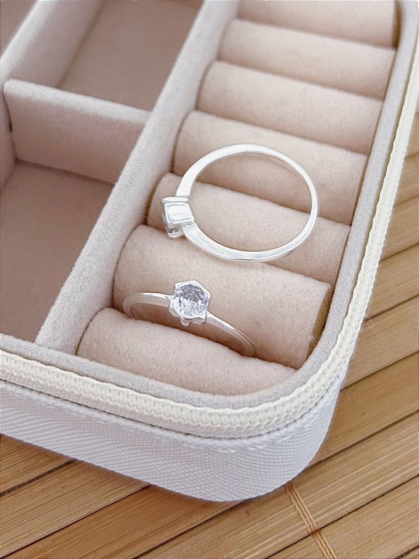 Anel Solitario 2 Laterais Zircônia Incolor - Prata 925