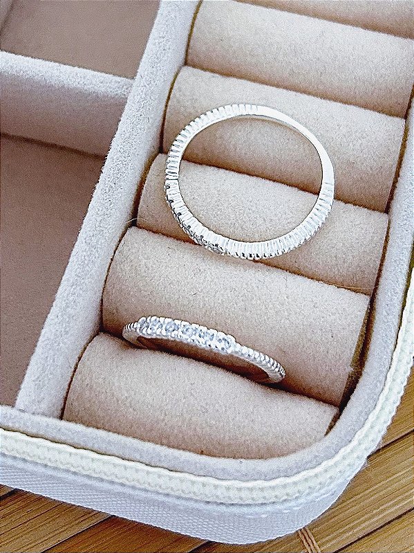 Anel Fininho c/ Cravejado e Riscos Laterais - Prata 925