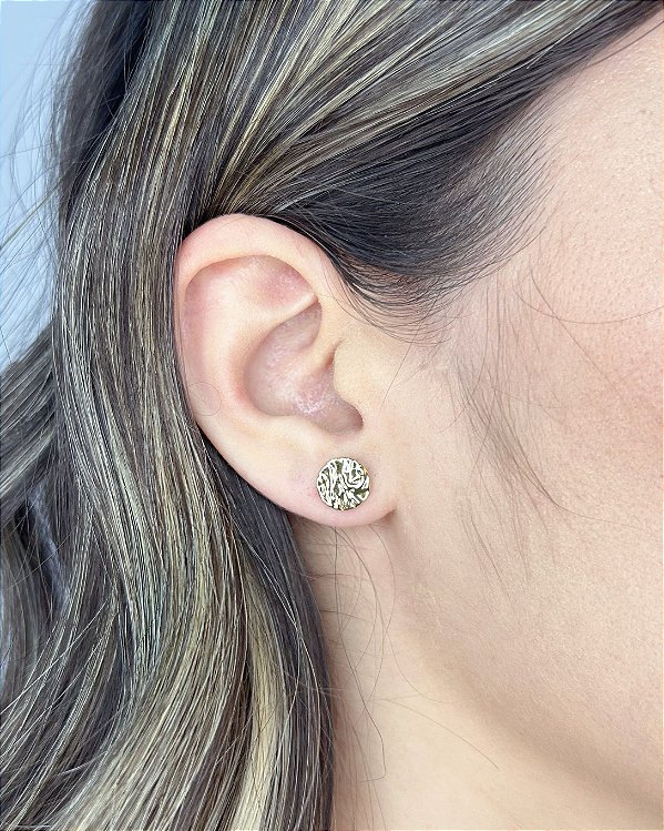 Brinco Circulo Efeito Amassado 0,9cm - Banho de Ouro 18k