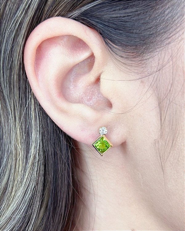 Brinco Ponto de Luz c/ Quadrado Zircônia 1,2cm - Banho de Ouro 18k