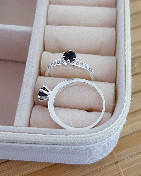 Anel Solitario Zircônia Preta + Cravejado - Prata 925