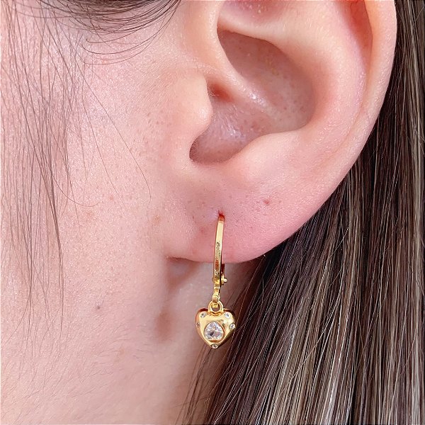 Brinco Argolinha c/ Pingente Coração e Zircônia Incolor - Banho de Ouro 18k