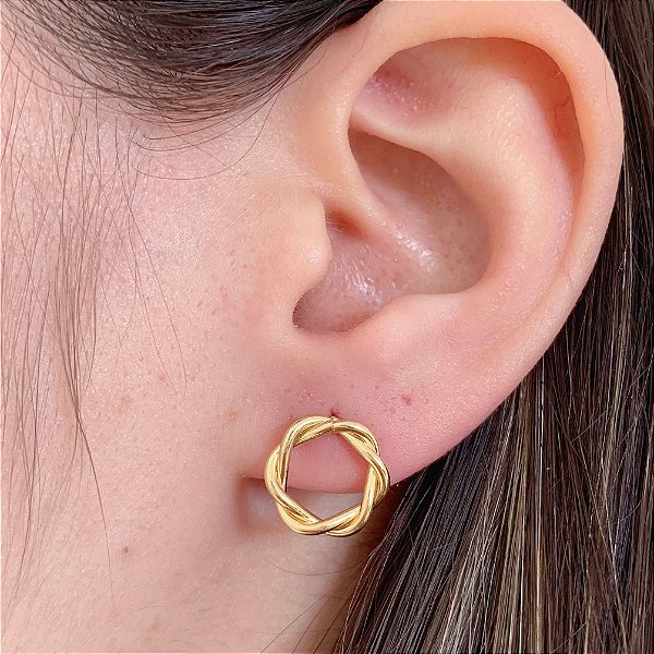 Brinco Circulo Torcido Vazado 1,1cm - Banho de Ouro 18k