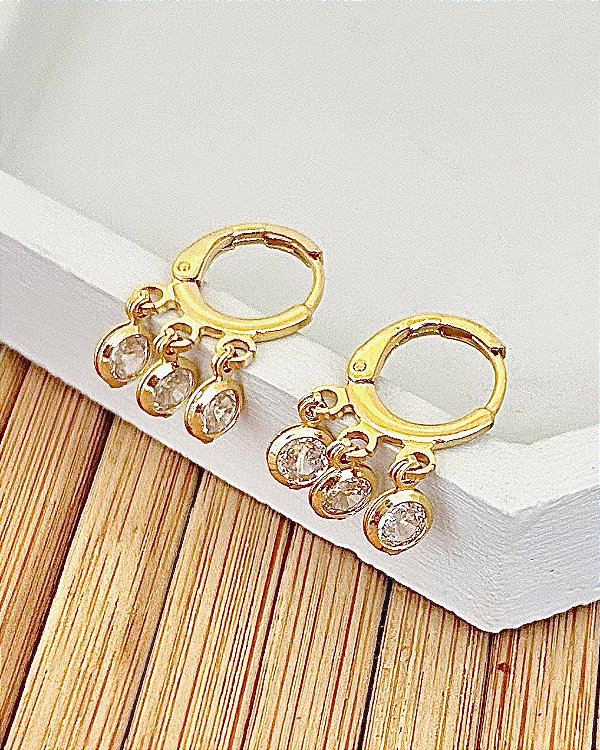 Brinco Argolinha com 3 Pingentes Zirconia Incolor - Banho de Ouro 18k