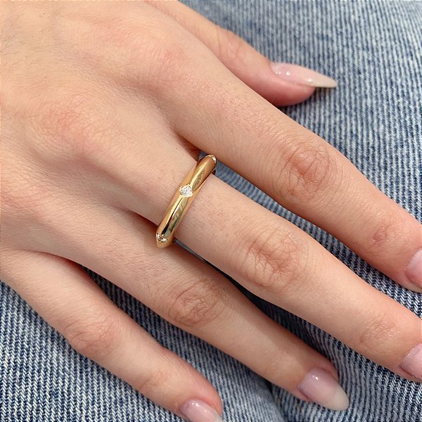 Anel Liso c/ 3 Zirconias Cravejadas - Banho a Ouro 18k