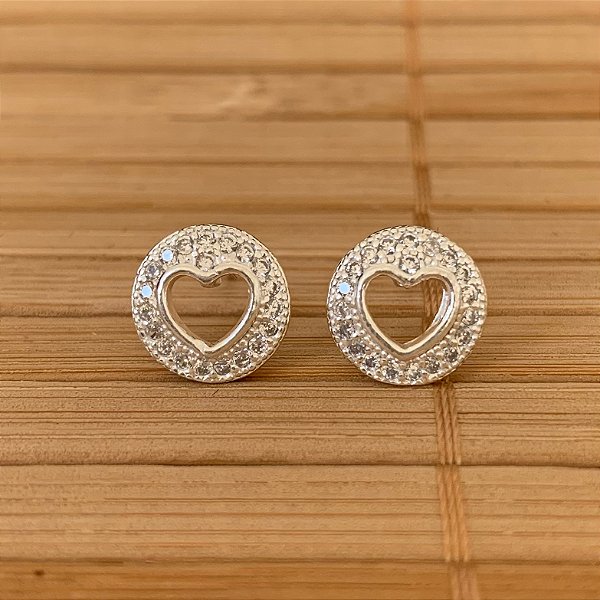 Brinco Circulo Cravejado c/ Coração Vazado - Prata 925