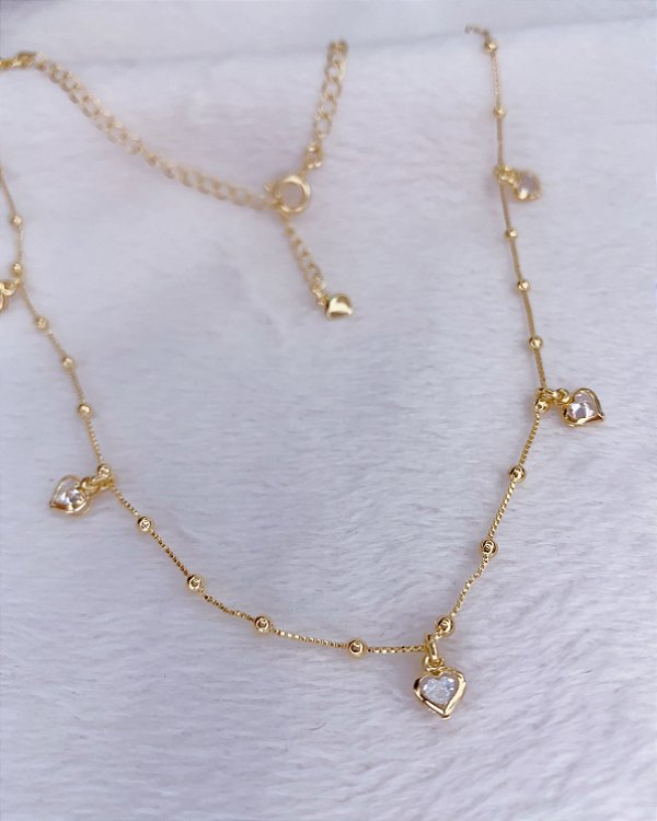 Colar Chocker Bolinha 1x1 c/ 5 Corações Zirconia 40cm - Banho de Ouro 18k