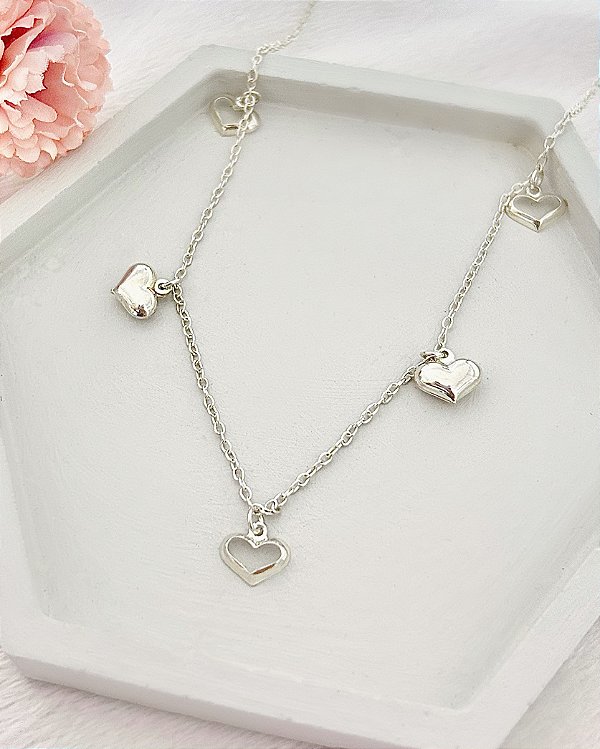 Colar Chocker 5 Corações Pendurados 40cm - Prata 925