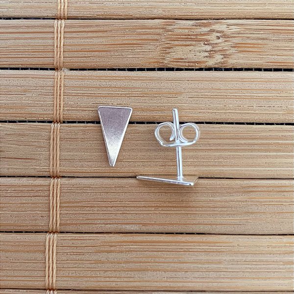 Brinco Triangulo Alongado 0,9cm - Prata 925