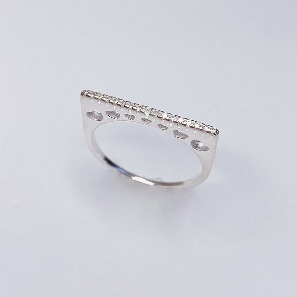 Anel Reto Cravejado com Corações Vazados - Prata 925