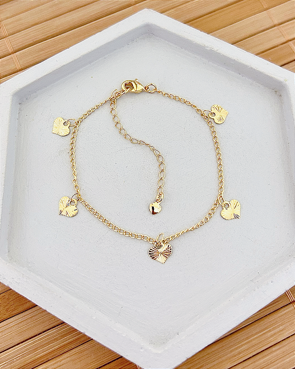 Pulseira Plaquinhas de Coração Penduradas 16cm - Banho de Ouro 18k