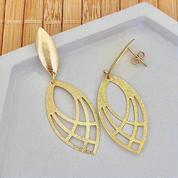 Brinco Navete Vazado Escovado - Banho de Ouro 18k