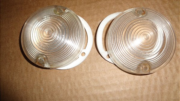 Mustang 65_66 - Par de Lentes da luz de ré com juntas AFF-55-67110
